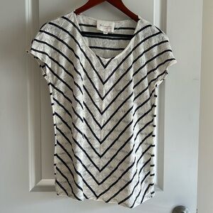 Two by Vince Camuto White and Black Striped Short Sleeve Tee